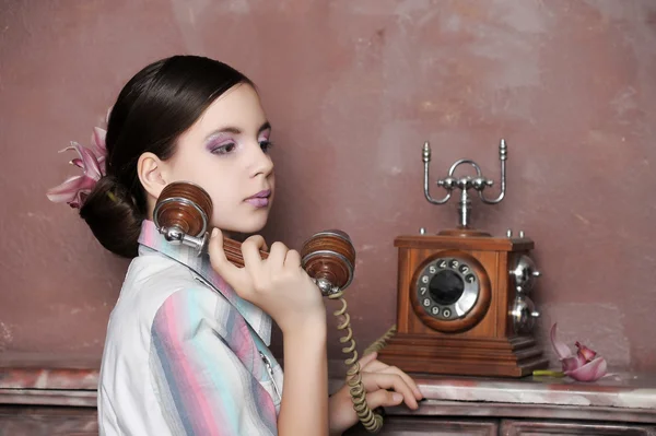 Girl holds up a vintage phone — Stock Photo, Image