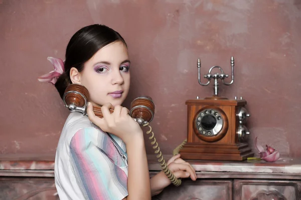 Girl holds up a vintage phone — Stock Photo, Image