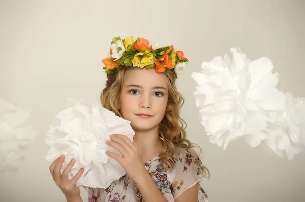 Girl with flowers on her head — Stock Photo, Image