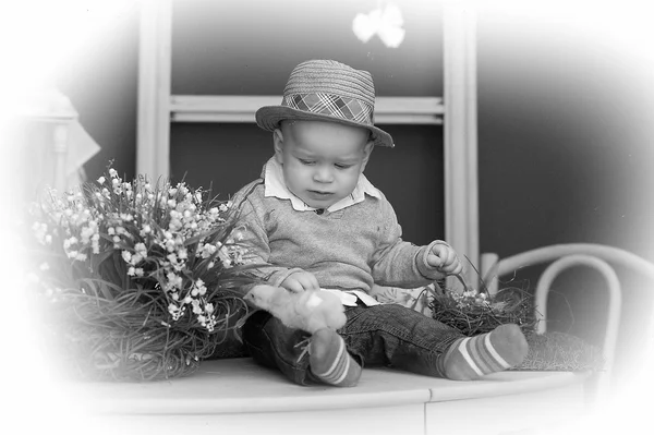 Retrato de un adorable bebé lindo — Foto de Stock