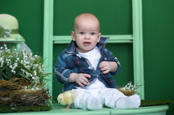 Retrato de un adorable bebé lindo — Foto de Stock