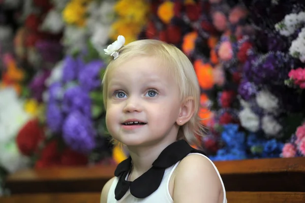 Portrait of little girl — Stock Photo, Image