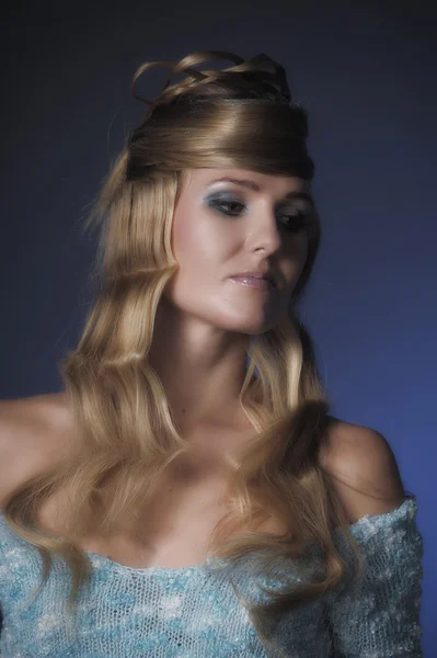 Vrouw met een lange mooie haren — Stockfoto