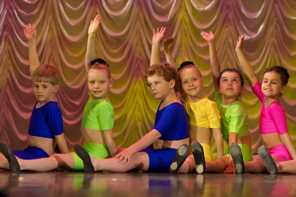 Grupo de danza infantil —  Fotos de Stock