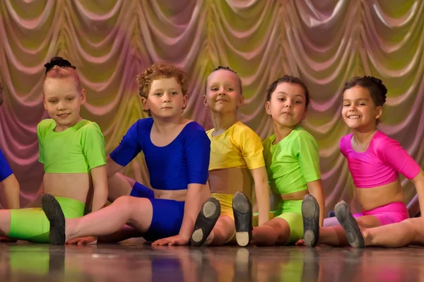 Grupo de danza infantil —  Fotos de Stock