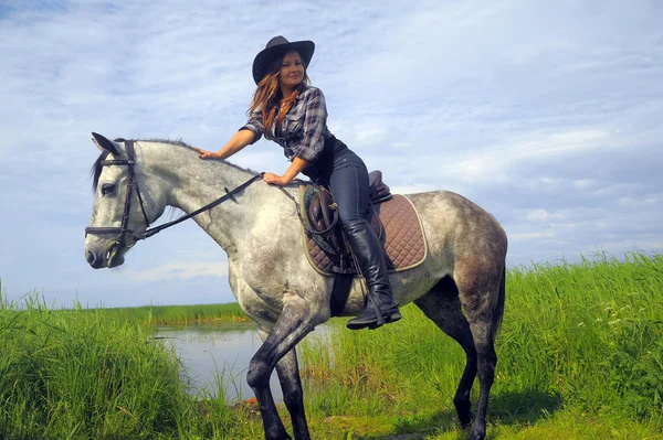 Girl with a horse — Stock Photo, Image