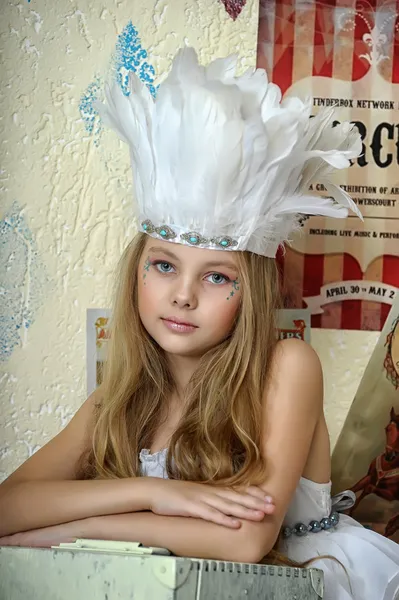 Młoda aktorka cyrku — Zdjęcie stockowe
