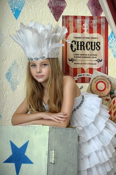 Mladá herečka cirkusu — Stock fotografie