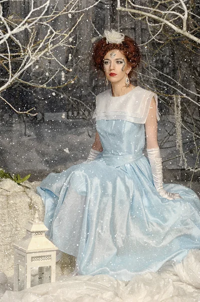 Портрет жінки в ролі Снігової Королеви — стокове фото