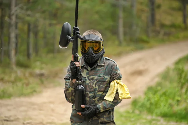 Paintballer during the game — Stock Photo, Image