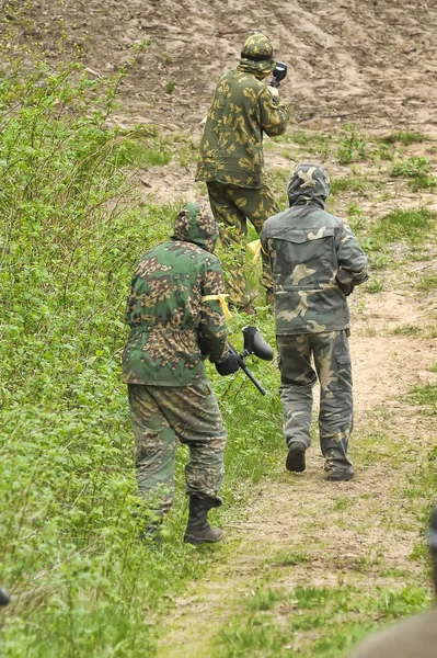 A group of playing paintball — Stock Photo, Image