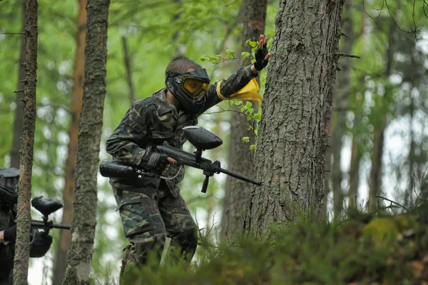 Paintballer while playing in the woods — Stock Photo, Image