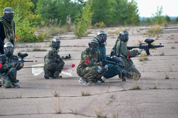 Paintball sport hráči během hry — Stock fotografie