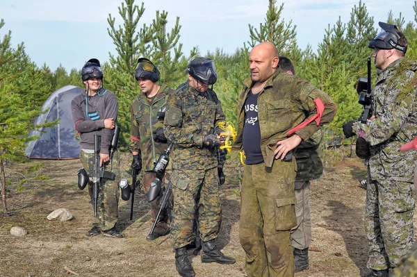 Paintball jugadores deportivos durante un juego —  Fotos de Stock