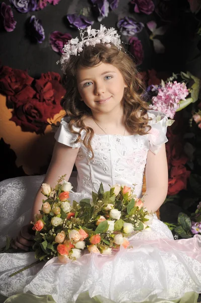 Prinsessan med blommor — Stockfoto