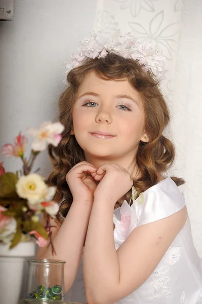 Menina bonita em vestido bonito — Fotografia de Stock