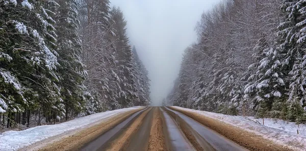 Зимняя дорога — стоковое фото