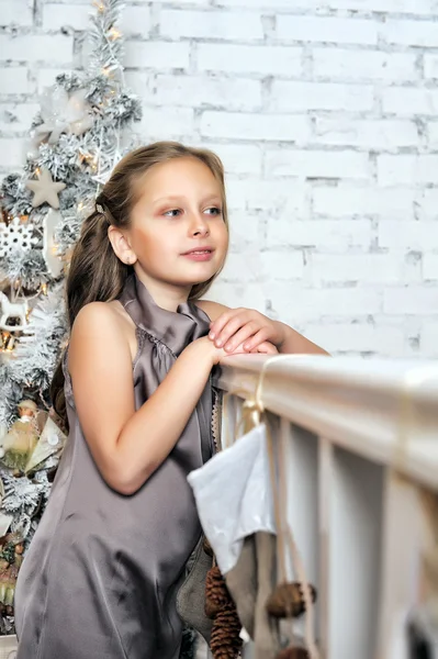 Bella ragazza sognando di Natale — Foto Stock