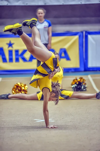 Cheerleading championship åtgärder — Stockfoto