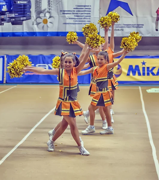 Cheerleading kampioenschap actie — Stockfoto