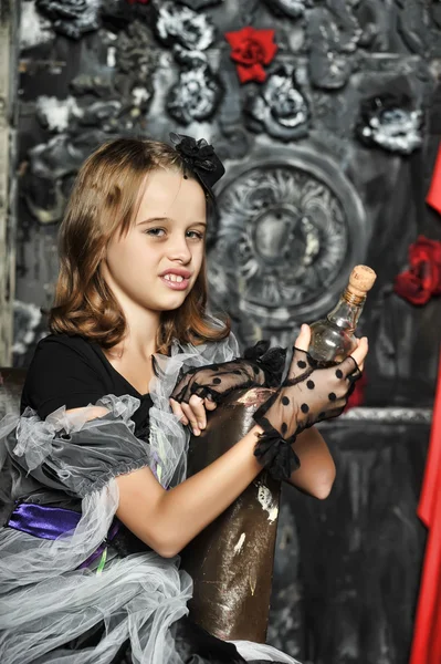 Kleine Halloween-Hexe — Stockfoto