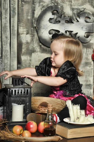 Pequeña bruja de Halloween —  Fotos de Stock