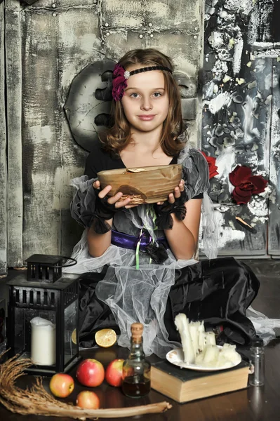 Mała dziewczynka czarownica — Zdjęcie stockowe