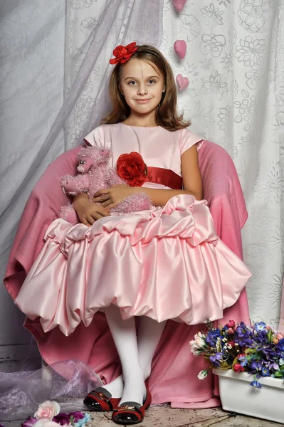 Elegantní portrét krásné mladé dívky — Stock fotografie