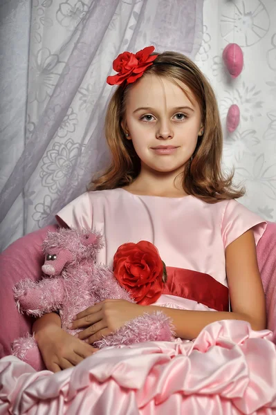 Elegantní portrét krásné mladé dívky — Stock fotografie