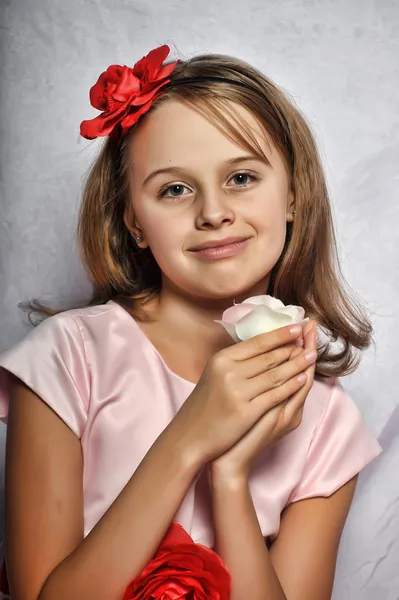 Elegante retrato de hermosa joven —  Fotos de Stock