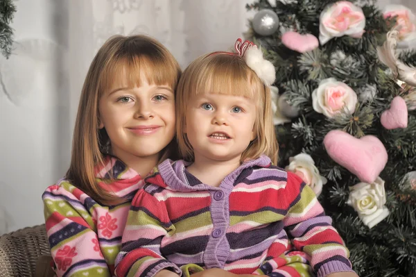 Hermanas sonrientes — Foto de Stock