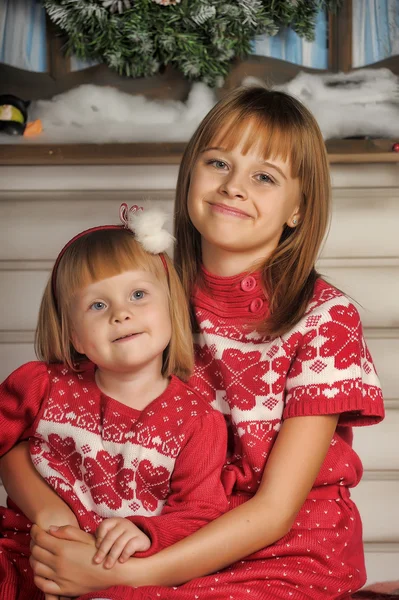 Hermanas en Navidad — Foto de Stock