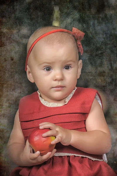 Mała dziewczynka w czerwonej sukience — Zdjęcie stockowe