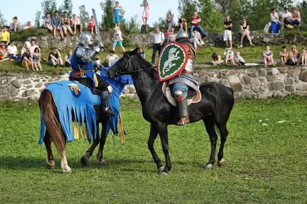 Menschen beim jährlichen internationalen Festival der Militärgeschichte — Stockfoto