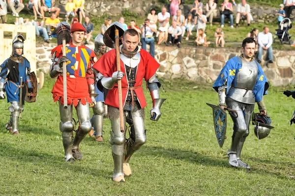 Mensen op jaarlijkse internationale festival van militaire geschiedenis — Stockfoto