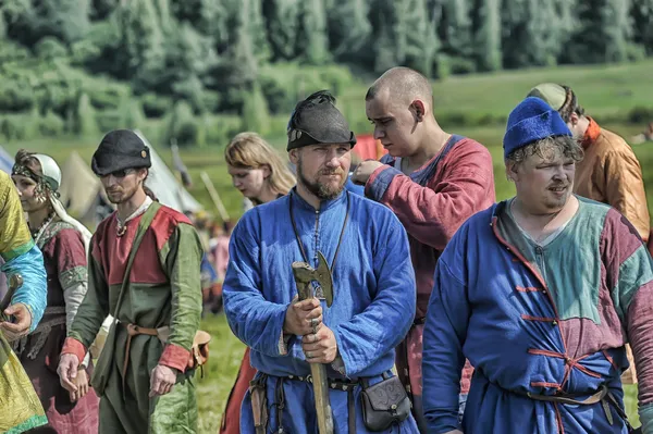 Lidé v každoroční mezinárodní festival vojenské historie — Stock fotografie