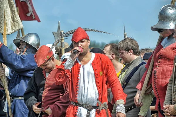 Menschen beim jährlichen internationalen Festival der Militärgeschichte — Stockfoto