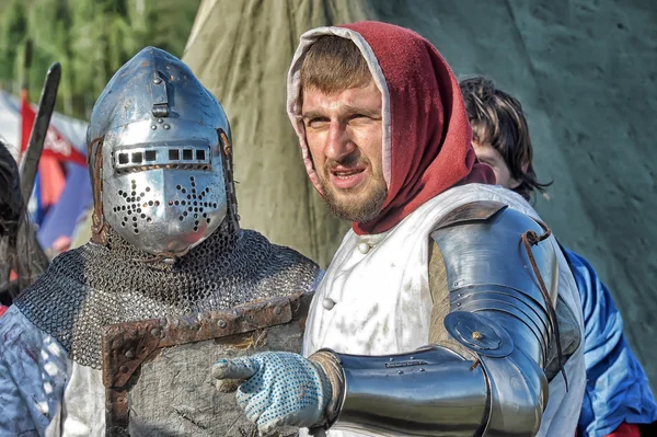 Mensen op jaarlijkse internationale festival van militaire geschiedenis — Stockfoto