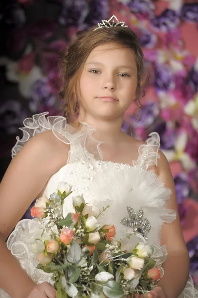 Princesa com flores — Fotografia de Stock