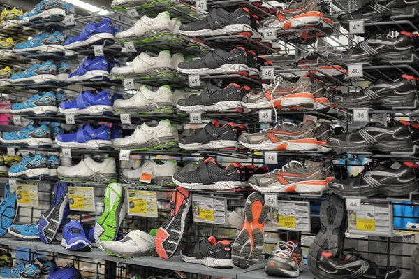 Shelves with shoes — Stock Photo, Image