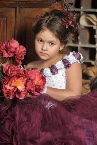 Vintage portret van meisje — Stockfoto