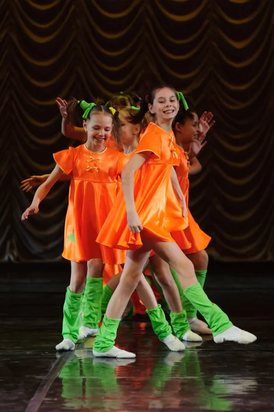 Dívky tančí — Stock fotografie