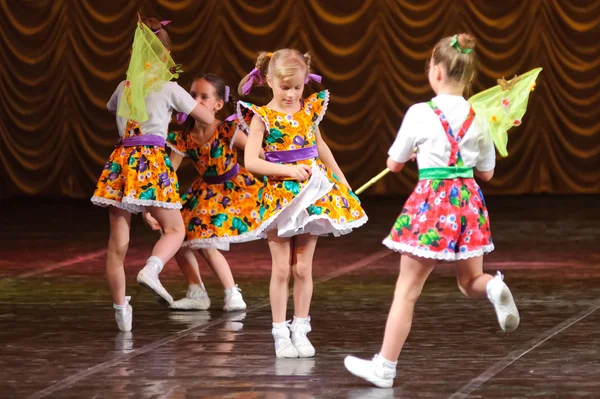 Girls dancing — Zdjęcie stockowe