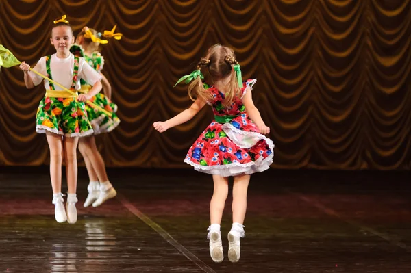 Meisjes dansen — Stockfoto