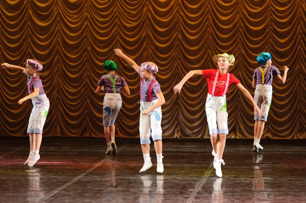 Kids dancing — Stock Photo, Image