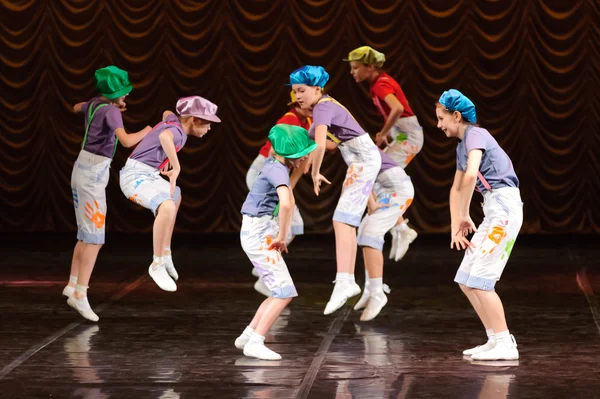 Kids dancing — Stock Photo, Image