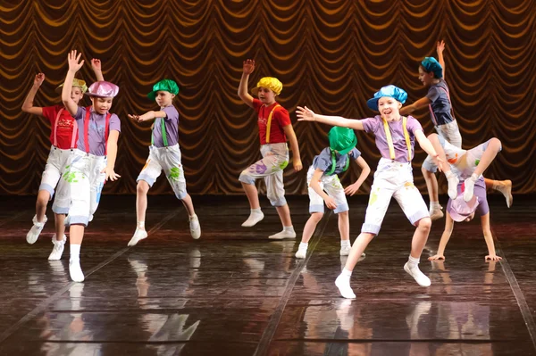 Kids dancing — Stock Photo, Image