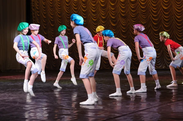 Niños bailando — Foto de Stock