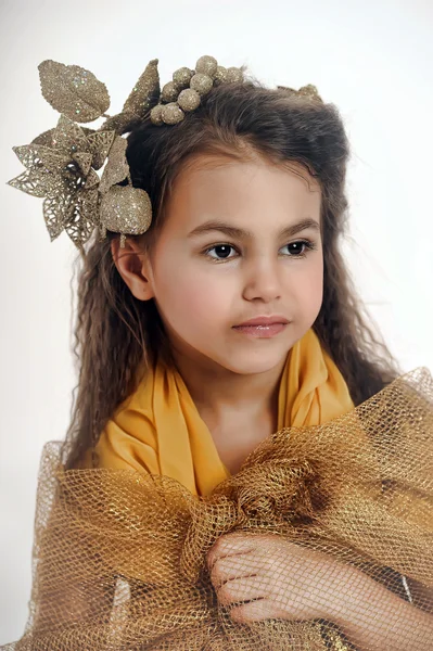 Menina em um ouro — Fotografia de Stock