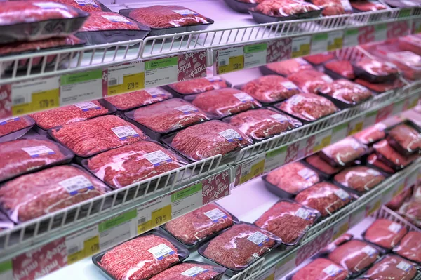 Estante con carne —  Fotos de Stock